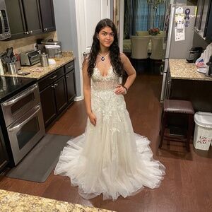 Ivystone David’s Bridal Wedding Dress Size 4